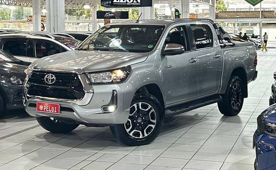 TOYOTA HILUX 2.8 D-4D TURBO DIESEL CD SRV 4X4 AUTOMÁTICO TOYOTA HILUX 2.8 D-4D TURBO DIESEL CD SRV 4X4 AUTOMÁTICO